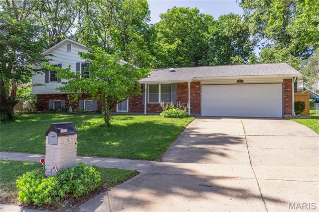 2241 Graystone Drive, St Charles, MO 63303