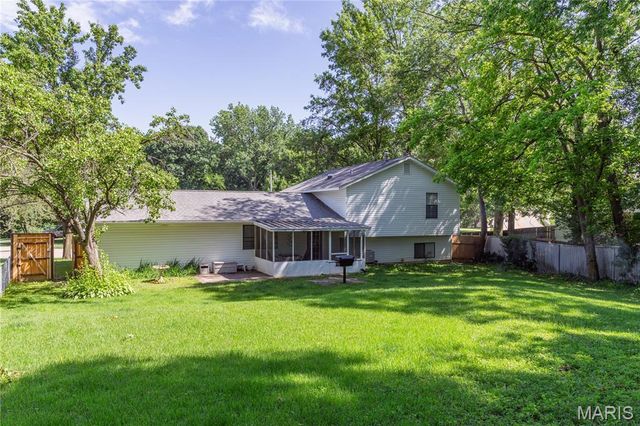 2241 Graystone Drive, St Charles, MO 63303