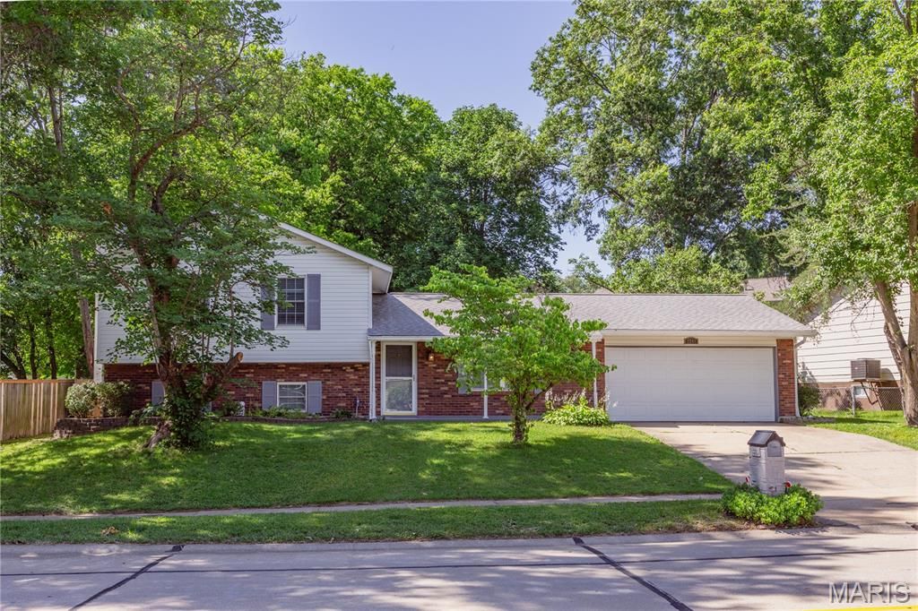 2241 Graystone Drive, St Charles, MO 63303