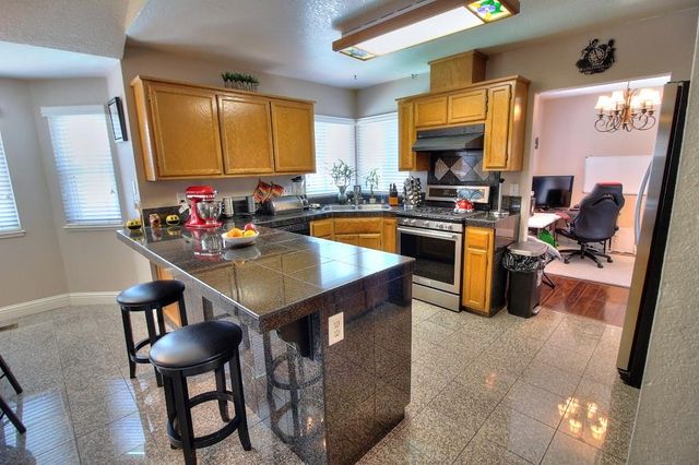 1518 Glenwood Ct, Escalon, CA 95320