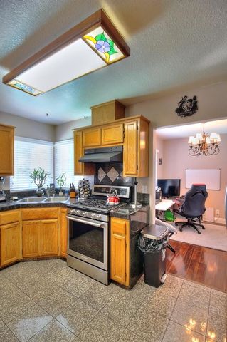 1518 Glenwood Ct, Escalon, CA 95320