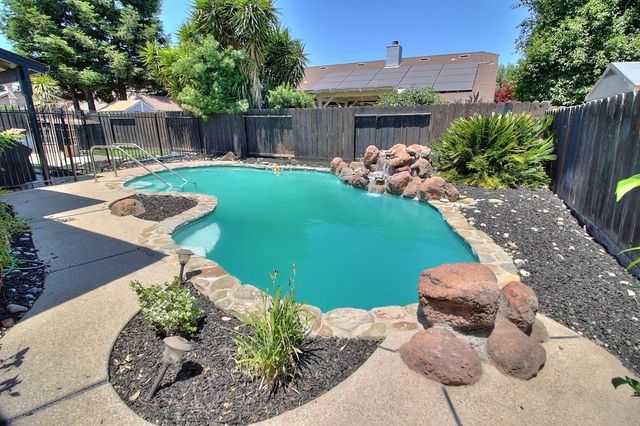 1518 Glenwood Ct, Escalon, CA 95320
