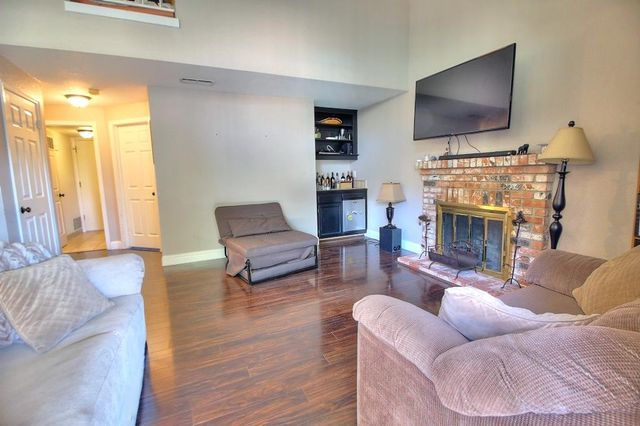 1518 Glenwood Ct, Escalon, CA 95320