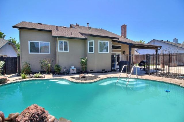 1518 Glenwood Ct, Escalon, CA 95320