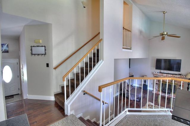 1518 Glenwood Ct, Escalon, CA 95320