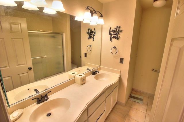 1518 Glenwood Ct, Escalon, CA 95320