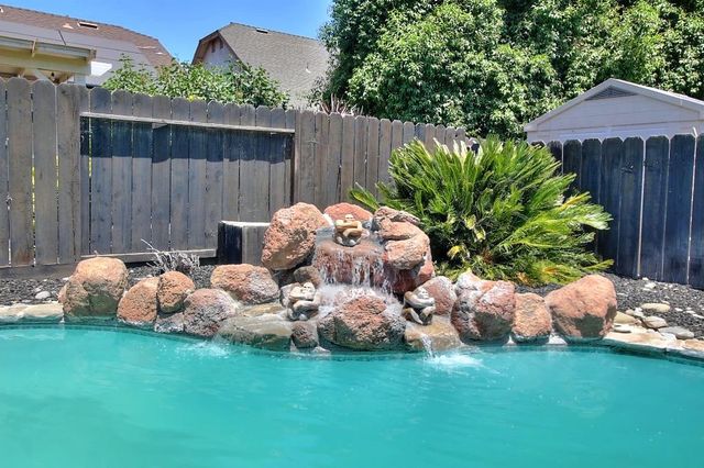 1518 Glenwood Ct, Escalon, CA 95320