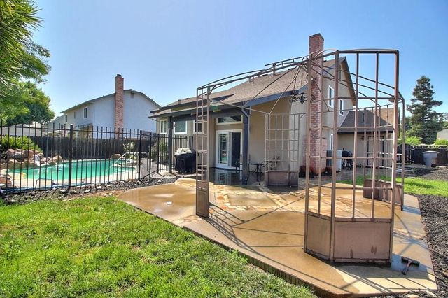 1518 Glenwood Ct, Escalon, CA 95320