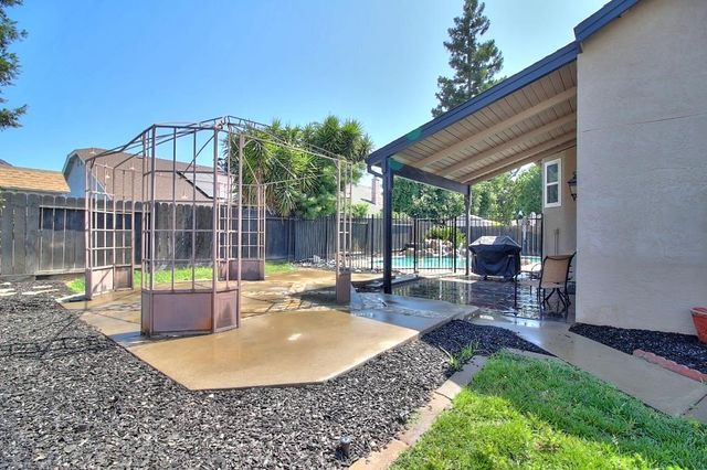 1518 Glenwood Ct, Escalon, CA 95320