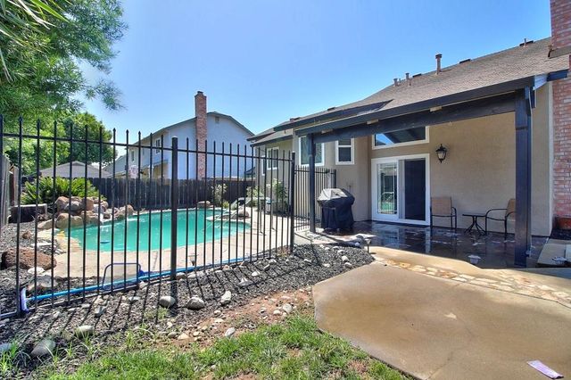 1518 Glenwood Ct, Escalon, CA 95320