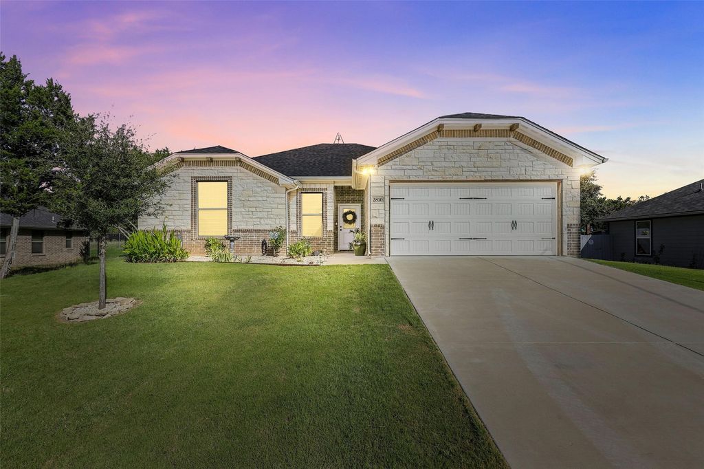 2810 Catfish Court, Granbury, TX 76048