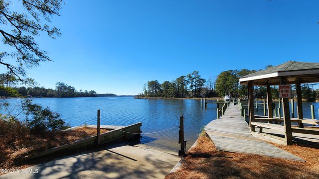 129 Cummins Creek Road, Beaufort, NC 28516