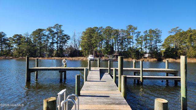 129 Cummins Creek Road, Beaufort, NC 28516