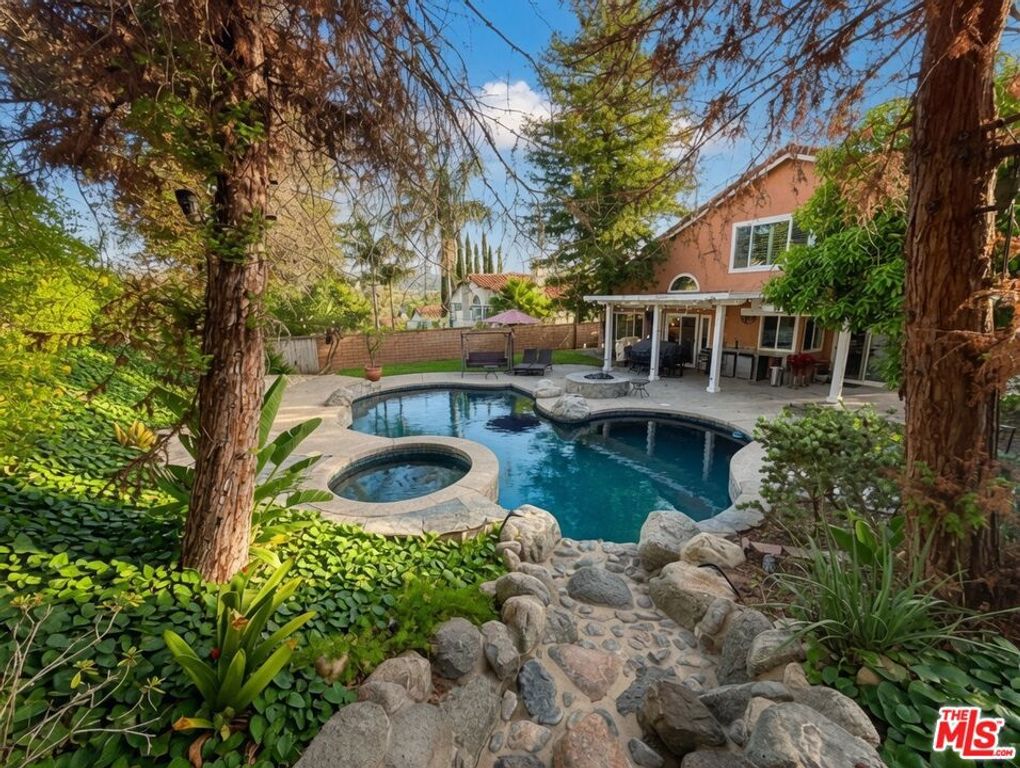 Image 3 of property listing at 5560 Via Cantada, Yorba Linda, CA 92887