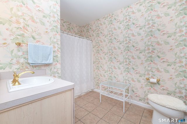 1 West Street 215, Simsbury, CT 06070