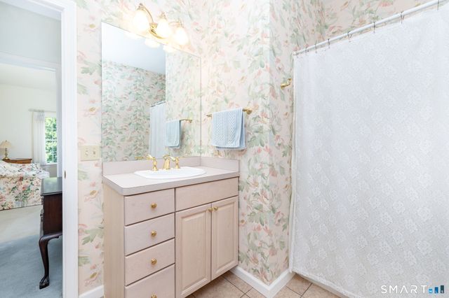 1 West Street 215, Simsbury, CT 06070