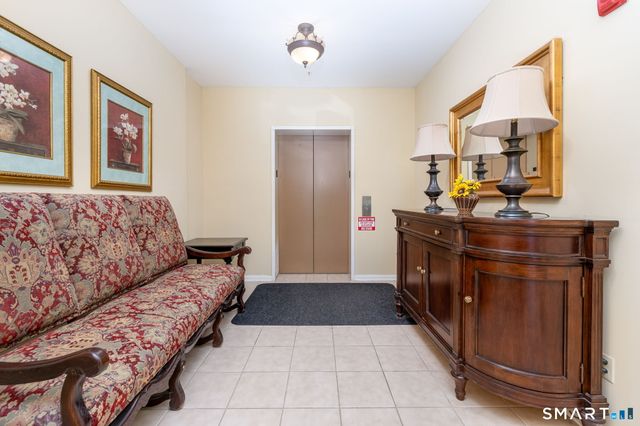 1 West Street 215, Simsbury, CT 06070