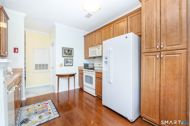 1 West Street 215, Simsbury, CT 06070