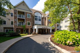 1 West Street 215, Simsbury, CT 06070