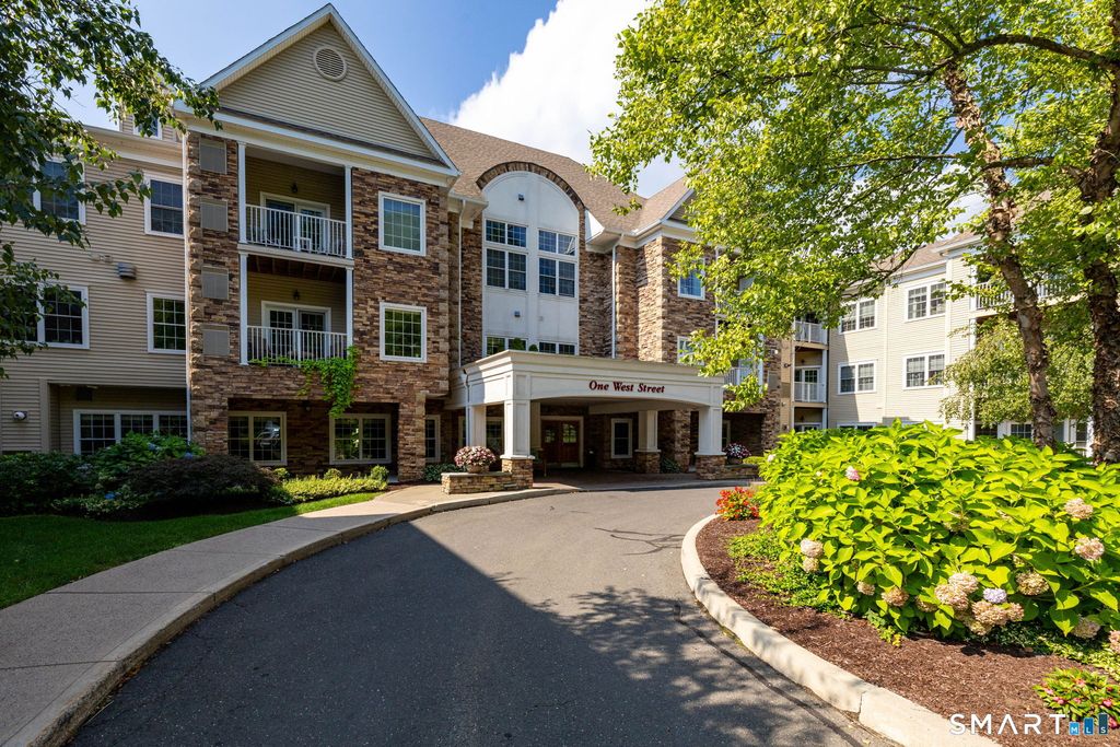 1 West Street 215, Simsbury, CT 06070