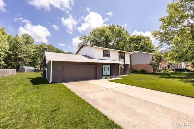 200 Debra Drive, Fairview Heights, IL 62208