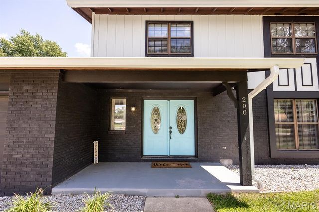 200 Debra Drive, Fairview Heights, IL 62208