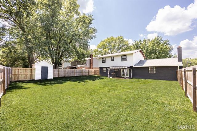 200 Debra Drive, Fairview Heights, IL 62208