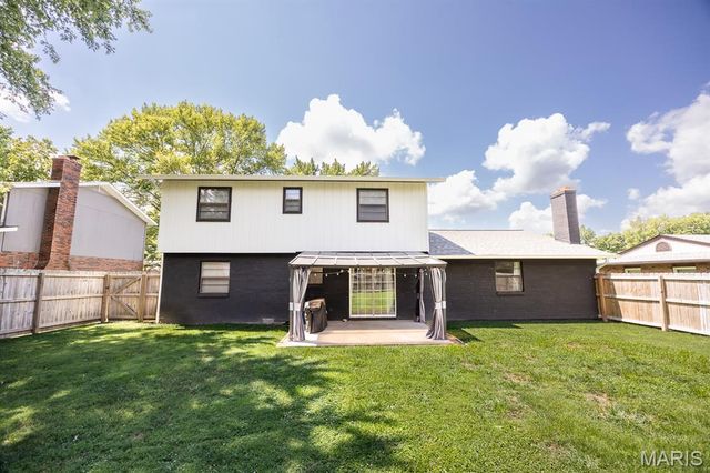 200 Debra Drive, Fairview Heights, IL 62208