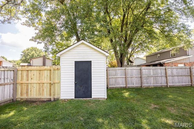 200 Debra Drive, Fairview Heights, IL 62208