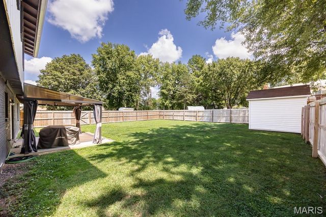 200 Debra Drive, Fairview Heights, IL 62208