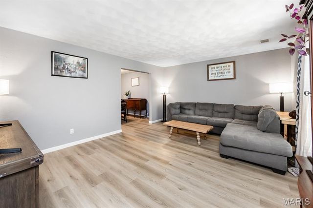200 Debra Drive, Fairview Heights, IL 62208