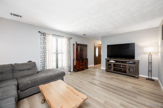 200 Debra Drive, Fairview Heights, IL 62208