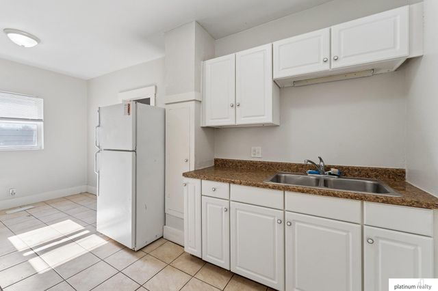 6006 woolworth Avenue, Omaha, NE 68106