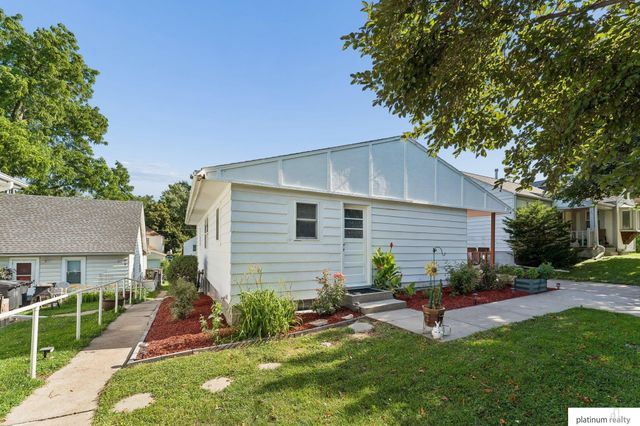 6006 woolworth Avenue, Omaha, NE 68106