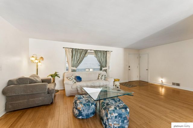6006 woolworth Avenue, Omaha, NE 68106