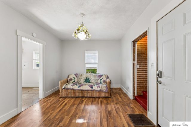 6006 woolworth Avenue, Omaha, NE 68106