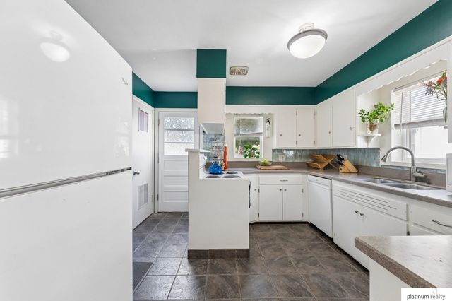 6006 woolworth Avenue, Omaha, NE 68106