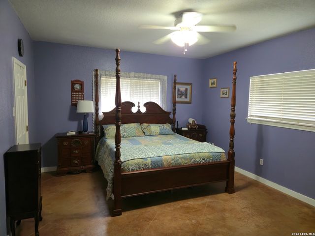 124 ELM COUNTRY DR, La Vernia, TX 78121