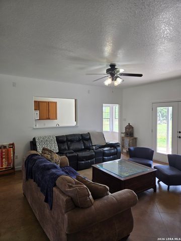 124 ELM COUNTRY DR, La Vernia, TX 78121