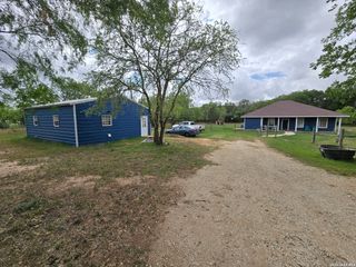 124 ELM COUNTRY DR, La Vernia, TX 78121