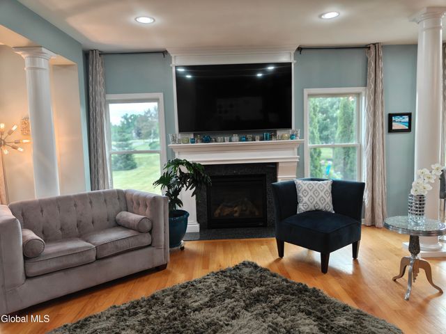 2 Robin Hill Road, Mechanicville, NY 12118