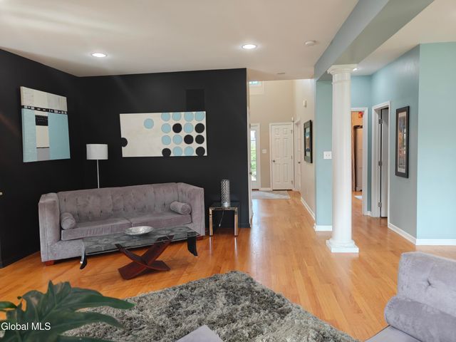 2 Robin Hill Road, Mechanicville, NY 12118