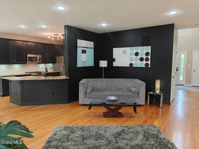 2 Robin Hill Road, Mechanicville, NY 12118