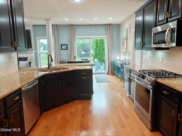 2 Robin Hill Road, Mechanicville, NY 12118