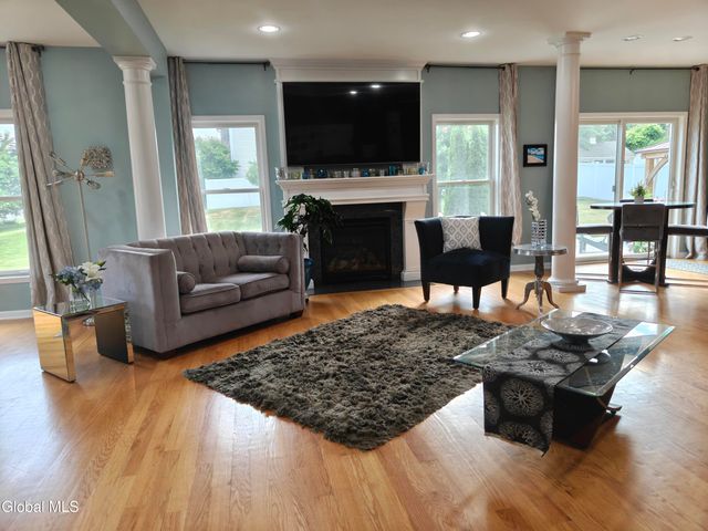 2 Robin Hill Road, Mechanicville, NY 12118