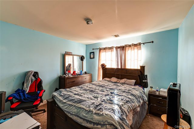 44 Chauncey Lane, Coram, NY 11727