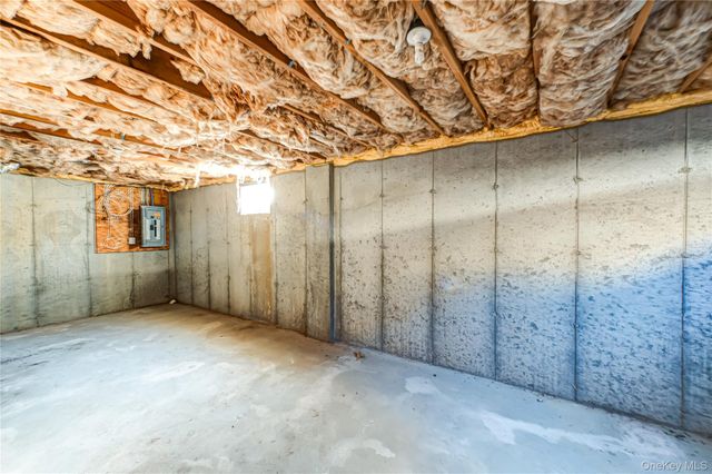 44 Chauncey Lane, Coram, NY 11727