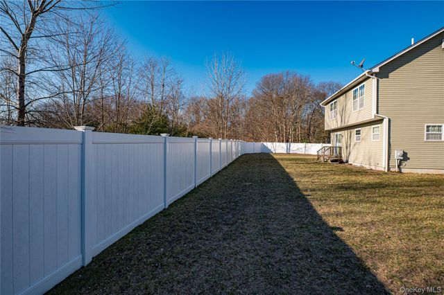 44 Chauncey Lane, Coram, NY 11727