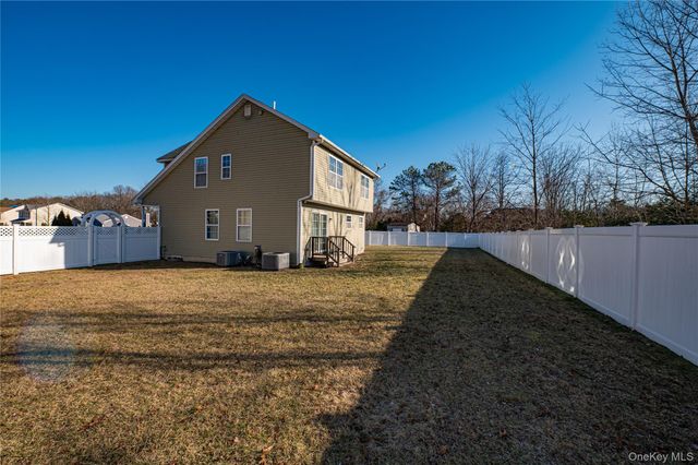 44 Chauncey Lane, Coram, NY 11727