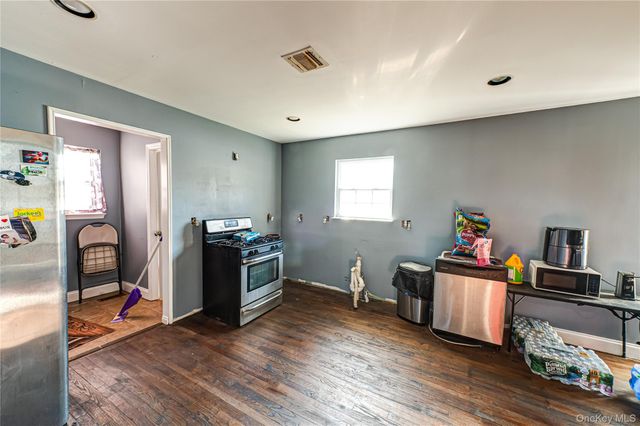 44 Chauncey Lane, Coram, NY 11727